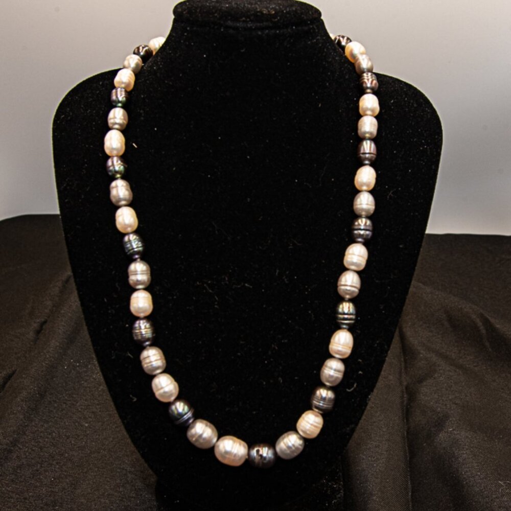 Vintage Honora three color freshwater pearls 18" necklace